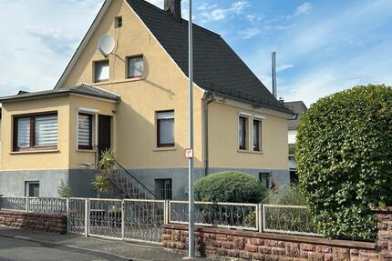 EFH in Haiger -Sechshelden - 180.000,00&nbsp;EUR Kaufpreis, ca.&nbsp; 100,00&nbsp;m&sup2; in Neuhausen (PLZ: 75242)