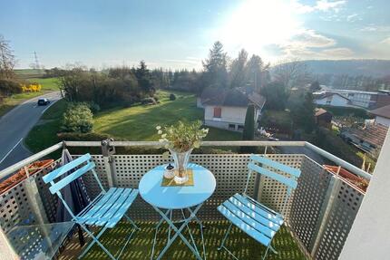 Helle 3 ZKB + Balkon Dachgeschoss Wohnung in Waldböckelheim