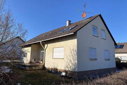 Zweifamilienhaus mit 4 + 5 Zimmerwohnung in 78579 Neuhausen