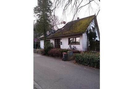 Grundstück mit sanierungsbedürtigen Gebäuden Jung kauft Alt - Hamburg Harburg