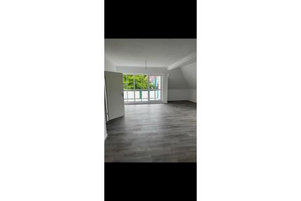 Schöne 2 -Zimmer, Dachgeschoss-Wohnung, Memmingen -Stadtmitte - Trunkelsberg