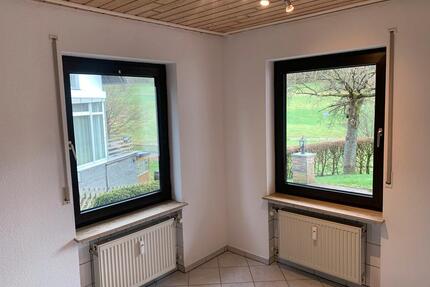 2 Zimmer EBK Bad Flur - 300,00&nbsp;EUR Kaltmiete, ca.&nbsp; 40,00&nbsp;m&sup2; in Gevenich (PLZ: 56825)