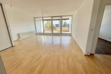 N-Langwasser! 3-ZW, 95 m², mit Fernblick, sehr großem terrassenähnlichen Balkon, Einbauküche, 5.OG mit Aufzug - Nürnberg