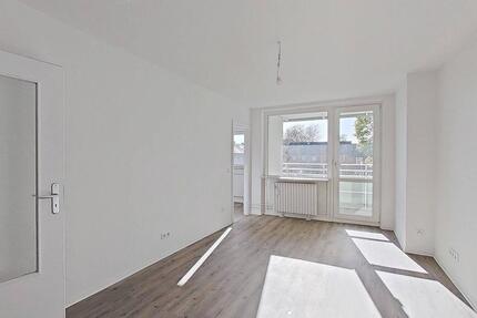 Moderne 1-Zimmer-Wohnung mit EBK und großem BALKON - Rendsburg