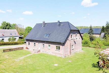Haus zum Kaufen in Kruckow 315.000,00 € 317.07 m²