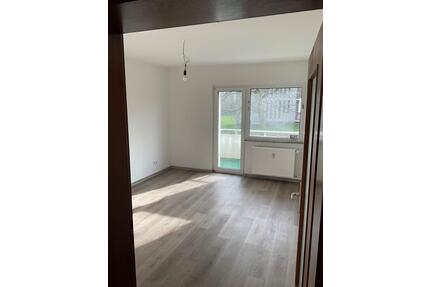 Sehr schöne renovierte 2 Zimmer Wohnung mit Balkon in Oberhausen zu vermieten