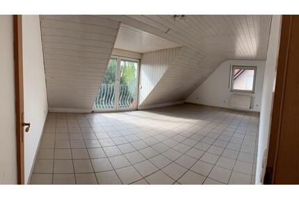 3-ZKB Dachgeschosswohnung (84 m²) mit EBK, Stellplatz, Keller - Wallertheim