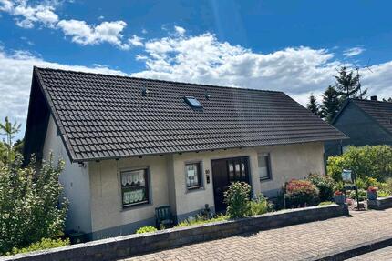 Großzügiges Einfamilienhaus mit Einliegerwohnung Garten & Blick - Elze