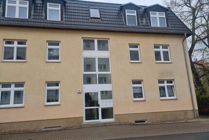 Komfortables Wohnen: 3-Raum-Wohnung mit großem Balkon, Einbauküche und Einbauschränken - Halberstadt