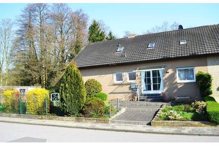 Waldnahe und behaglich ausgestattete Doppelhaushälfte als Einfamilienhaus mit zwei Garagen, sehr ruhige Lage! - Wegberg Busch