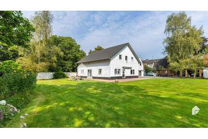 Von Grund auf kernsaniert: EFH mit SW-Terrasse und Nebengebäuden auf großem Grundstück - Rendswühren