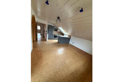 Wohnung zu Vermieten - 950,00&nbsp;EUR Kaltmiete, ca.&nbsp; 131,00&nbsp;m&sup2; in Teublitz (PLZ: 93158)