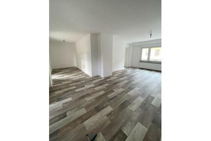 Erdgeschosswohnung 3-ZKB mit Garten in Homburg zu vermieten
