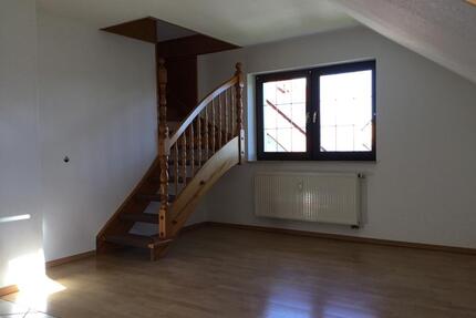 2 12 Raum Wohnung in Frohndorf zu vermieten +Stellplatz + Garten - Sömmerda