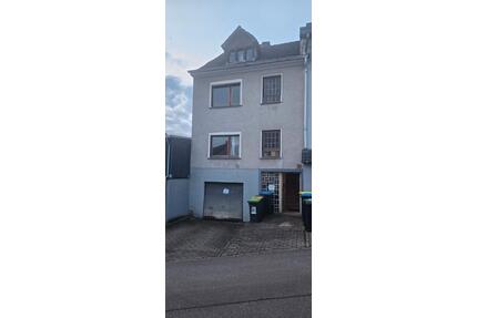 Handwerkerhaus in ruhiger Lage - 50.000,00&nbsp;EUR Kaufpreis, ca.&nbsp; 198,00&nbsp;m&sup2; in Püttlingen (PLZ: 66346)