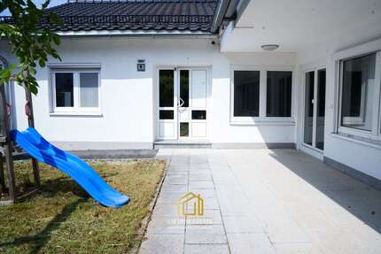 Haus zum Mieten in Reutlingen 2.400,00 € 246 m²