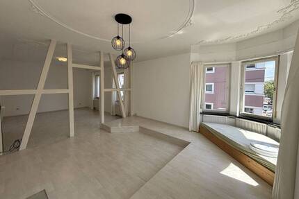 Altbau-Charme trifft Komfort - 2,5-Zimmer mit Balkon in Stuttgart - Stuttgart / Zuffenhausen