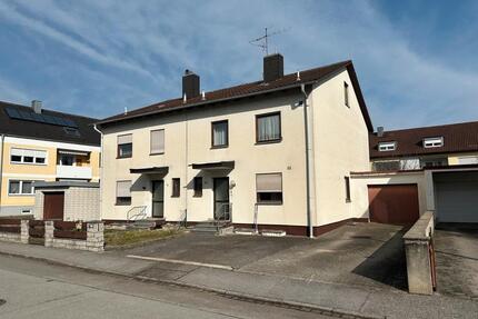 Doppelhaushälfte mit Garten in guter Lage in Straubing