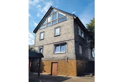 Großzügiges Wohnhaus nebst vermieteter Gewerbeeinheit - Bad Berleburg