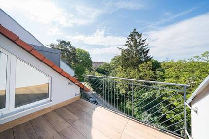 Freie, lichtdurchflutete 4-Zimmer-Maisonette mit Sonnenbalkon in ruhiger Grünlage - 2 Stellplätze - Stein