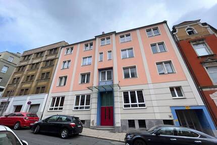 tolle, geräumige, renovierte 4,5 Zimmer Wohnung im Herzen von Hof