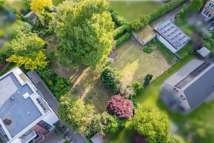 Positiver Bauvorbescheid - Attraktives Wohnbaugrundstück für drei Häuser mit vier Wohneinheiten - Hamburg / Farmsen-Berne