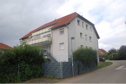 Gut vermietete 3 Zimmer ETW im Souterrain inkl.Terrasse und eigen. Gartenanteil, plus Garage - Kissenbrück