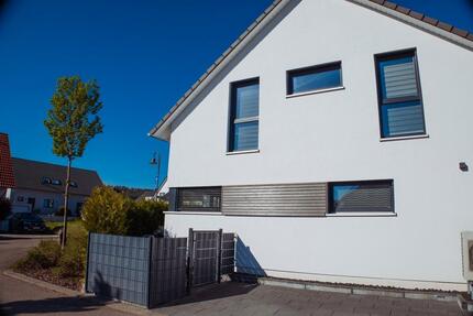 Traumhaus in Tiefenbronn – KfW55, Photovoltaik, Doppelgarage