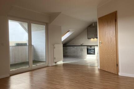 Lichtdurchflutete 2-Zimmerwohnung mit Loggia in ruhiger Stadtrandlage von Husum