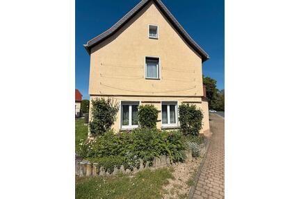 Wohnhaus mit grünem Grundstück - 98.000,00&nbsp;EUR Kaufpreis, ca.&nbsp; 120,00&nbsp;m&sup2; in Buttstädt (PLZ: 99628)