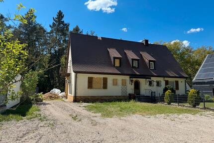 Grundstück mit renovierungsbedürftiger Doppelhaushälfte (Rohbau) - Schwabach