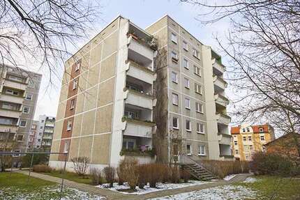 Wohnung zum Mieten in Halle (Saale) 190,00 € 32.61 m²
