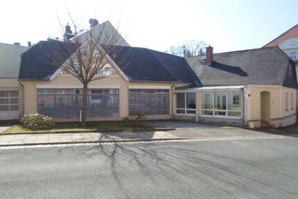 Komfortables Haus im Stadkern mit unterschiedlichen Nutzungsvarianten für individuelle Ansprüche - Treuen