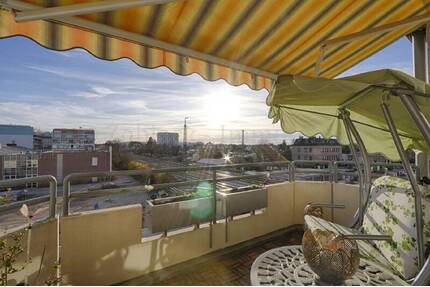 Ein Platz an der Sonne - Charmante 3-Zimmer-Wohnung mit Balkon und Weitblick! - München Moosach