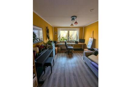 Zwei Zimmer (55qm) in einer großen Wohnung, Zwischenmiete April - Berlin Pankow