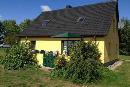 Ferienhaus Rügen, 5 Pers, 3000m² Garten Hund Zaun, Strandnähe - Garz/Rügen