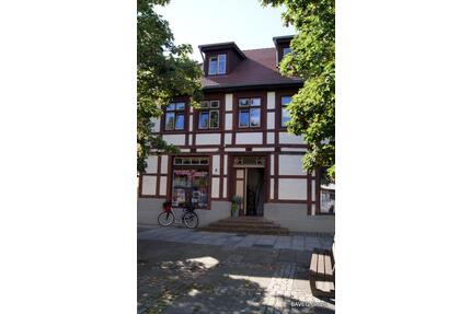 006-020 Büro- oder Ladenfläche mit Schaufenster am Lindenplatz zu vermieten EG - Hagenow