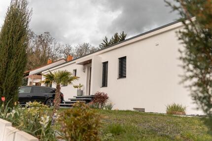 Freistehende Bungalow - 995.000,00&nbsp;EUR Kaufpreis, ca.&nbsp; 210,00&nbsp;m&sup2; in Auggen (PLZ: 79424)