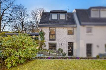 Ahrensburger Perle! Doppelhaushälfte mit tollem Grundriss in familienfreundlicher Lage