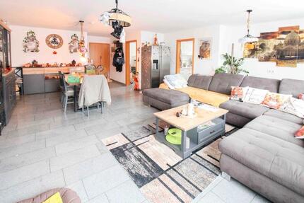 Schöne 3 Zimmer Wohnung mit Naturstein Fliesen - Bietigheim-Bissingen