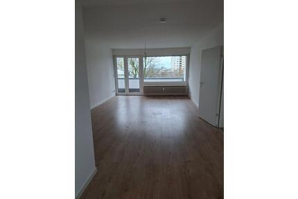 Erstbezug nach Sanierung: 3,5-Zi-DG-Wohnung mit Balkon - Steinbach (Taunus)