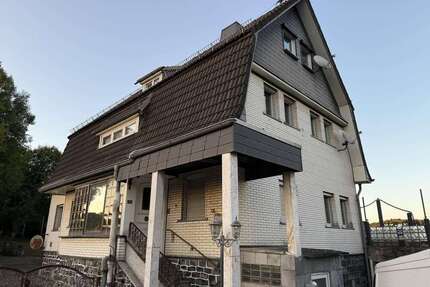 Haus zum Kaufen in Helmenzen 119.000,00 € 151 m²
