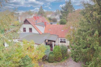 Zuhause inkl. Garten, 2 Garagen und Carportstellplatz in Wassernähe - Züssow
