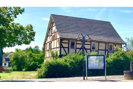 Grundstück mit nicht bewohnbarem und sanierungsbedürftigem Gebäude - Ronshausen