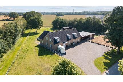 Wunderschönes Haus m. möglicher Pferdehaltung an der Grenze in DK - Harrislee