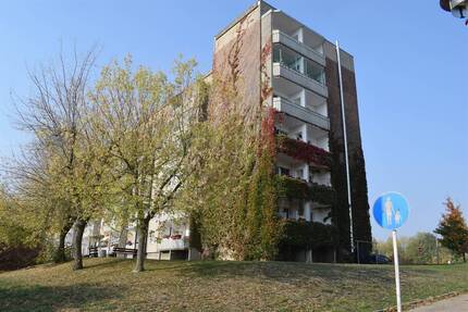 3-R-Wohnung mit Balkon - 275,00&nbsp;EUR Kaltmiete, ca.&nbsp; 54,90&nbsp;m&sup2;&nbsp;Wohnfl&auml;che in Hainichen (PLZ: 09661)