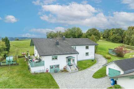 Haus zum Kaufen in Neureichenau 315.000,00 € 380 m²