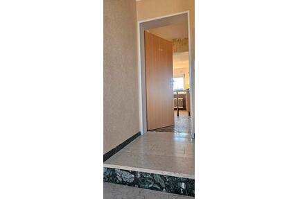 4 Zimmer Wohnung DG - 1.300,00&nbsp;EUR Kaltmiete, ca.&nbsp; 86,00&nbsp;m&sup2; in Oestrich-Winkel (PLZ: 65375)