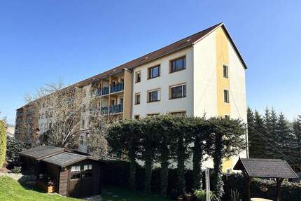 3-Raumwohnung mit Stellplatz und Balkon in Mülsen!