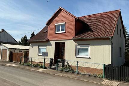 Familiendomizil mit Praxis - 280.000,00&nbsp;EUR Kaufpreis, ca.&nbsp; 152,00&nbsp;m&sup2;&nbsp;Wohnfl&auml;che in Drei Gleichen (PLZ: 99869) Großrettbach